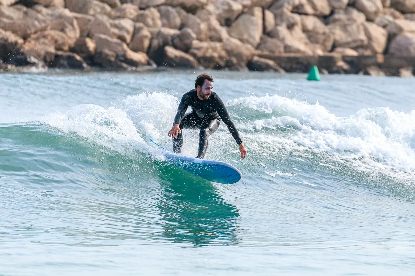 Surfeur sur une vague